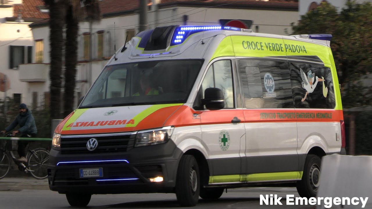 Ambulanza Croce Verde Padova in sirena a Padova // Italian ambulance responding code3
