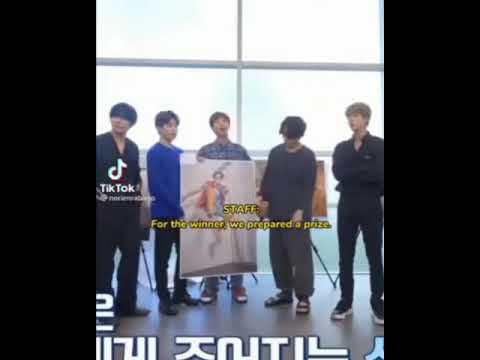 suga recieving a prize for winning Run Ep