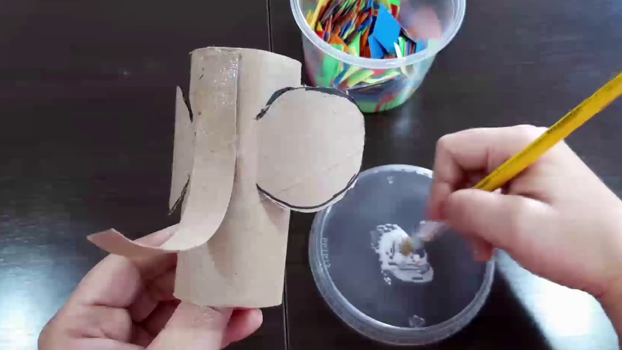 Elefante colorido feito de sucata. - YouTube