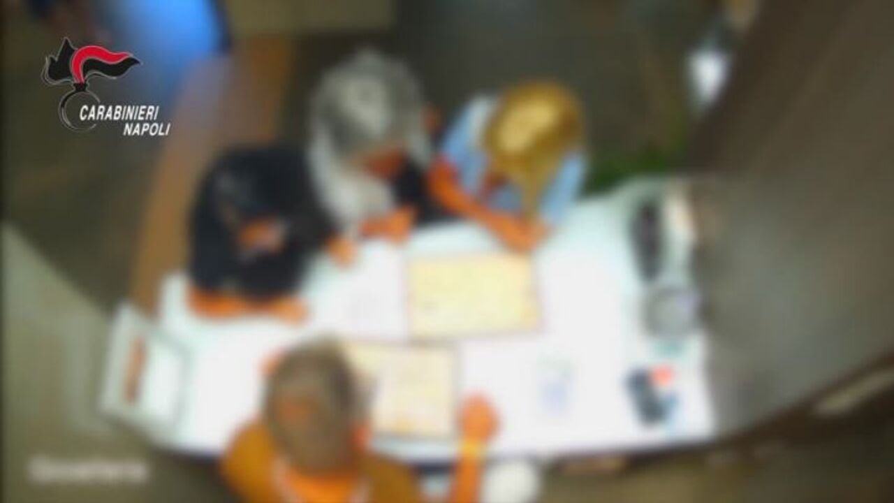 Rubarono gioielli del valore di 60mila euro, due donne arrestate