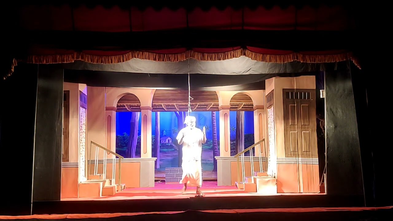 ഞങ്ങളുടെ ഒന്നാമത് നാടകം കൂട്ടുകുടുംബം.....