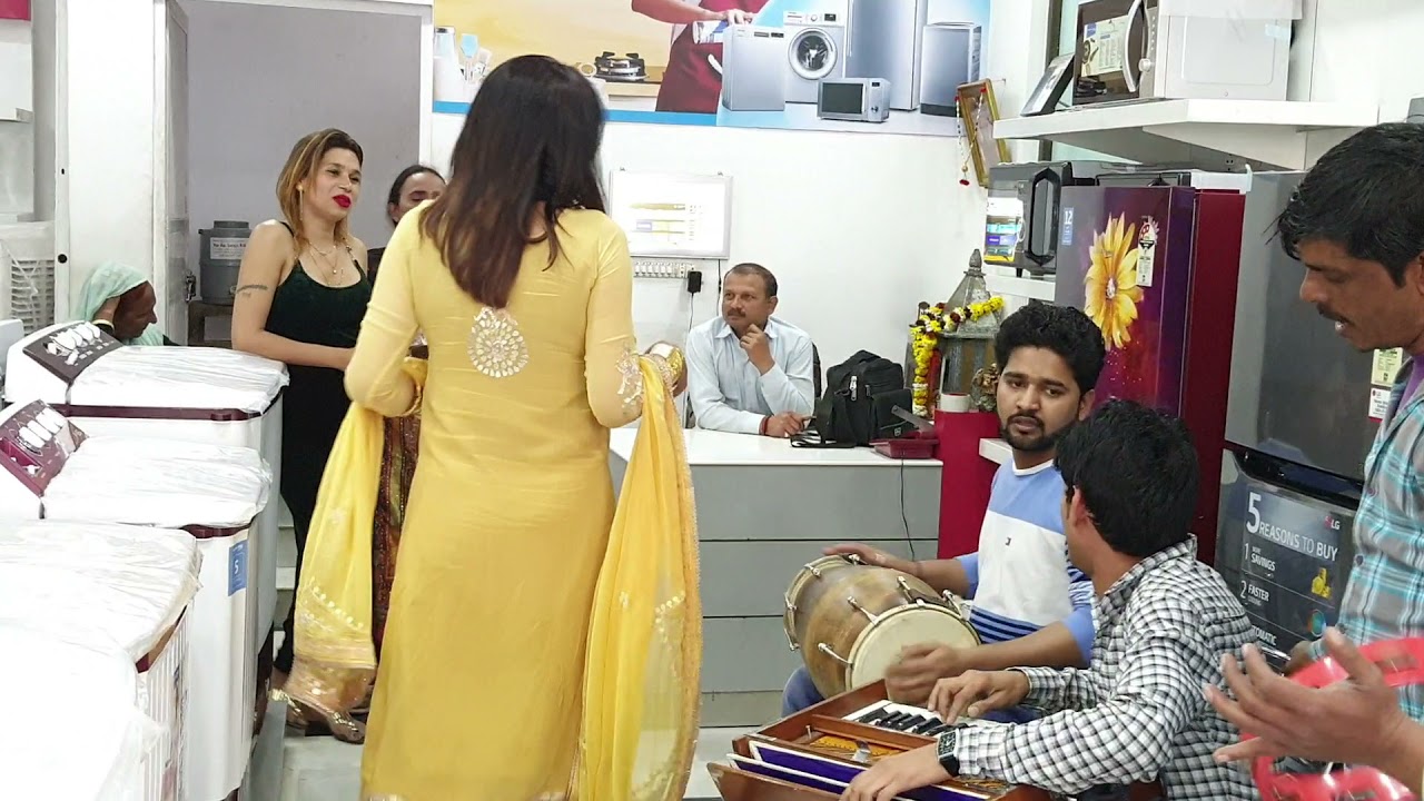 Chandni madam ne kiya Hindi song sara sara din tum kam krogi pe bahut hi jabardast dance