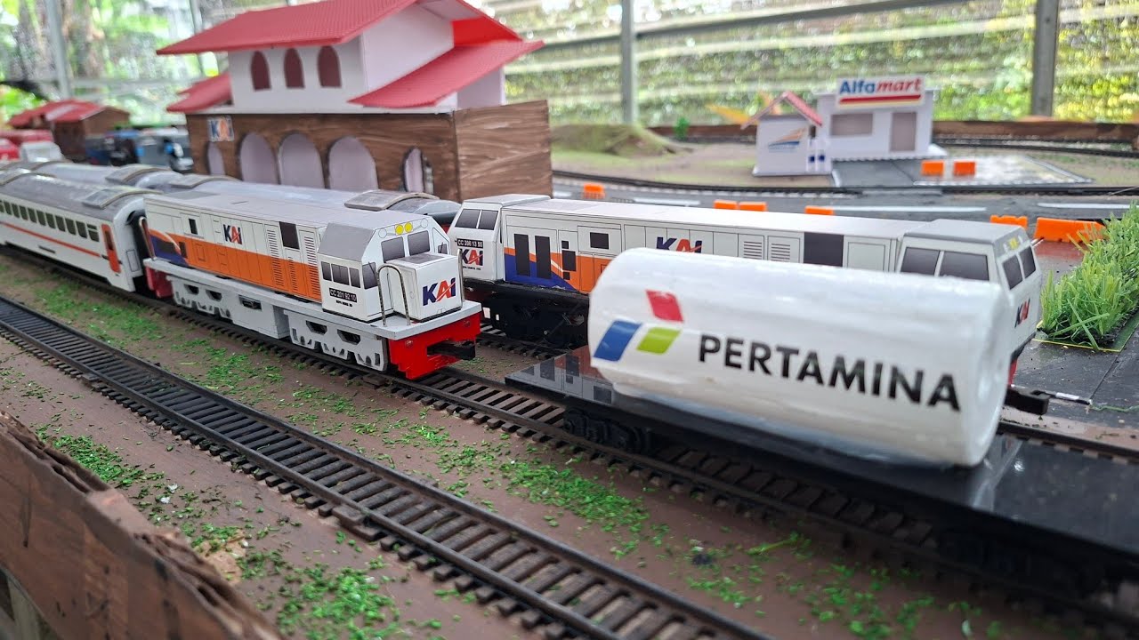 Поезд Чикурай направляется в Малабар.