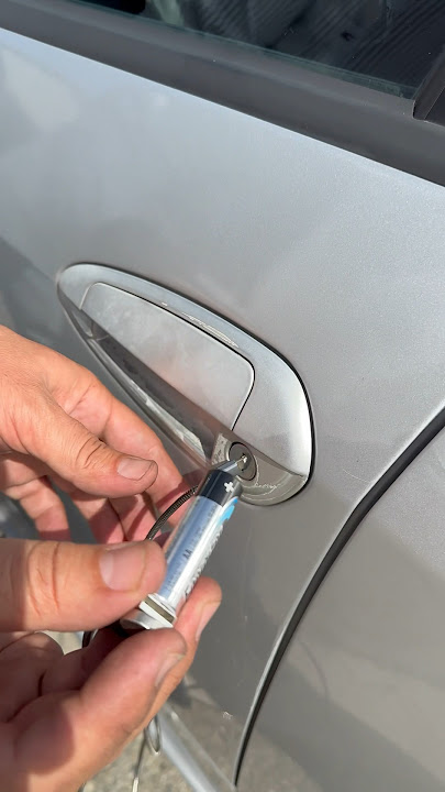 Unlock Your Car with USB and Batteries: Quick Trick! #UnlockCar #USB #Batteries #QuickTrick