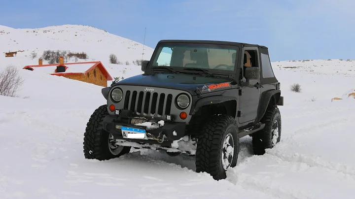 Jeep Wrangler Rubicon vs Cherokee XJ on snow