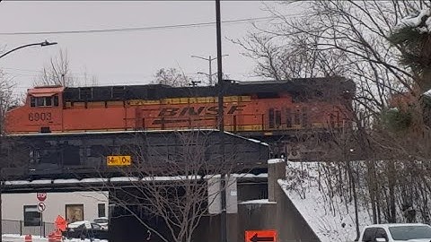BNSF GEVO LEADS BNSF D-TOPCHC In Lagrange, IL on December 6, 2025