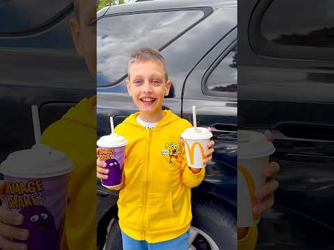 Он реально забрал себе гримас шейк #жадныйкот #милыйкот #макдональдс #milk #grimaceshake #прикол