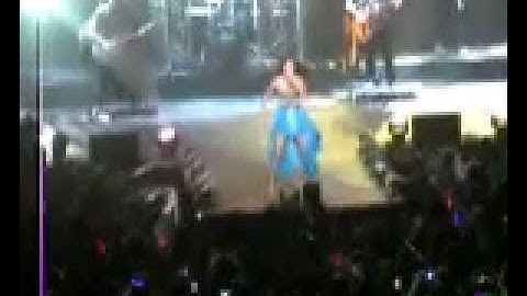 Selena Gomez - Who says. LIVE