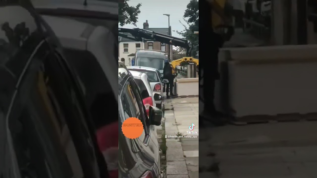 TRAVIS PERKINS Employee breaks health and safety laws today with no thought for public safety.