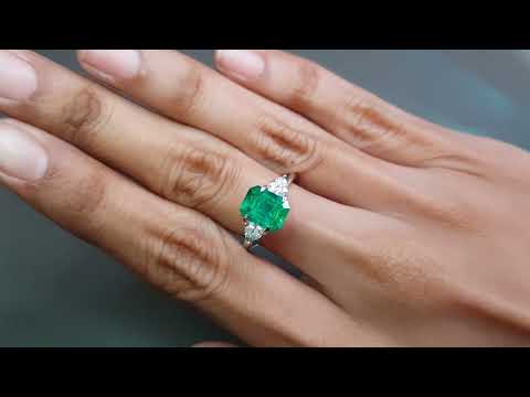 Vivid green emerald in traditional emerald cut 1.83 ct, Colombia Video  № 3