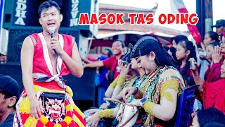 Download Lagu KENTONG SUROGANONG DAPAT SAWERAN LANGSUNG MASUK TAS AYANG ODING MAHARANI MP3 Download Lagu KENTONG SUROGANONG DAPAT SAWERAN LANGSUNG MASUK TAS AYANG ODING MAHARANI MP3