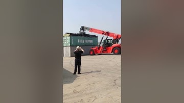 Heli Container Reach Stacker action demo