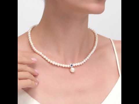 Колье из белого золота с миксом камней на женщине - YouTube