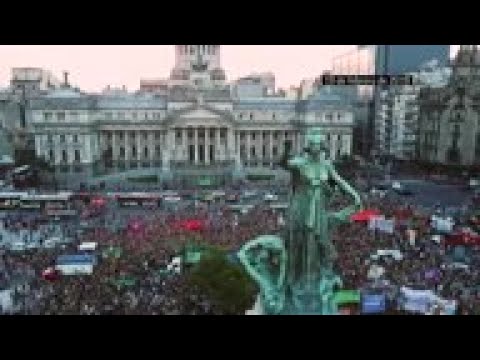 Pañuelazo verde en Congreso por aborto legal en Argentina