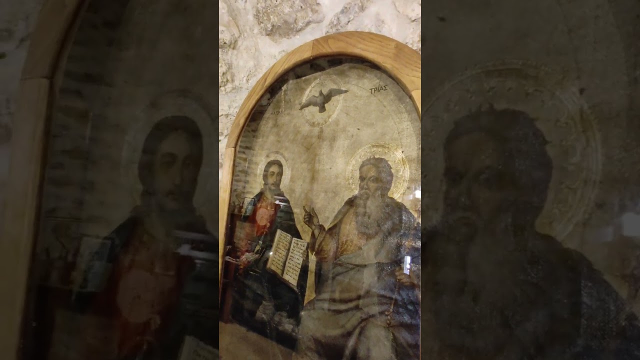 Το εσωτερικό της Ιεράς Μονής.