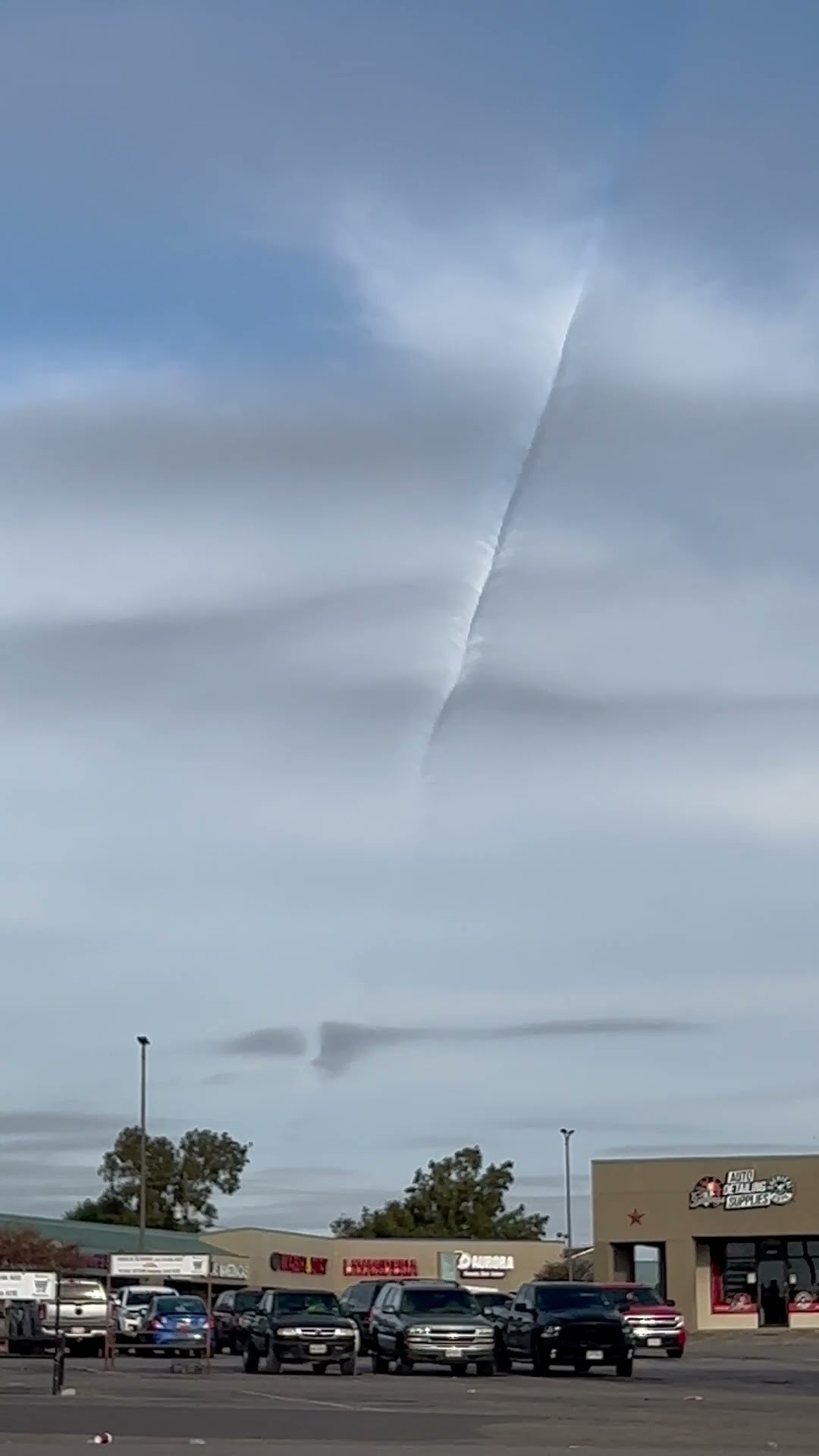 Meteorological Phenomenon Looks Like Matrix Glitch || ViralHog