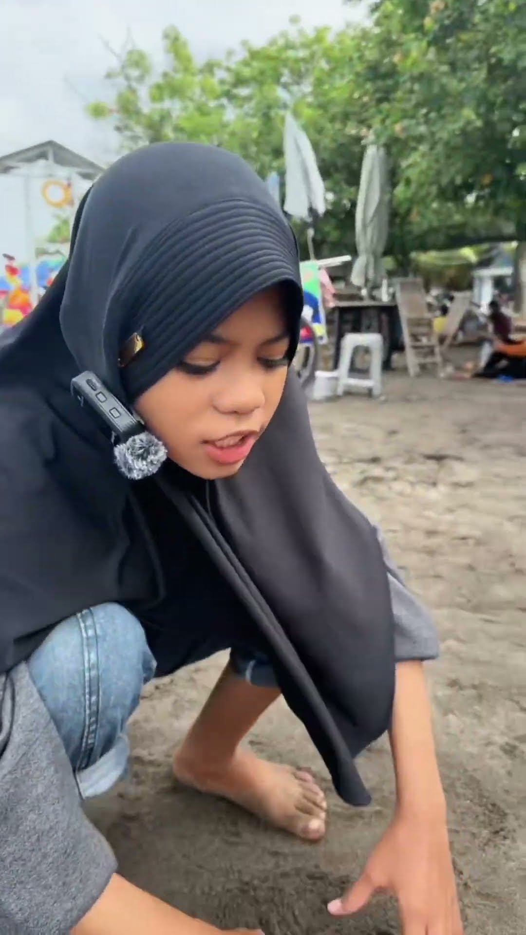 ADA YANG BERGERAK DALAM TANAH ? #shorts