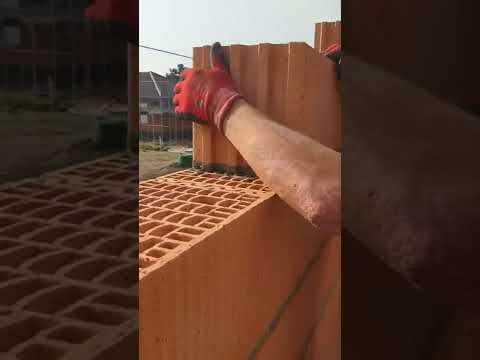 المقاول إذا كان المواد عليه
