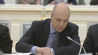 Видео Путин оставил Силуанова на отдельный разговор (автор: БИЗНЕС Online)