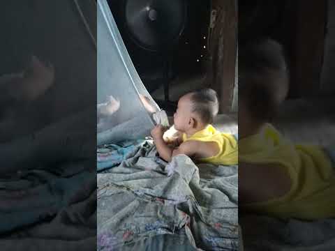 adek gangguin abangnya tidur #baby #cute #storywa #upinipin