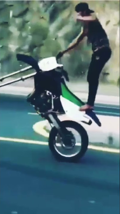 Atraksi Motor Satu Roda