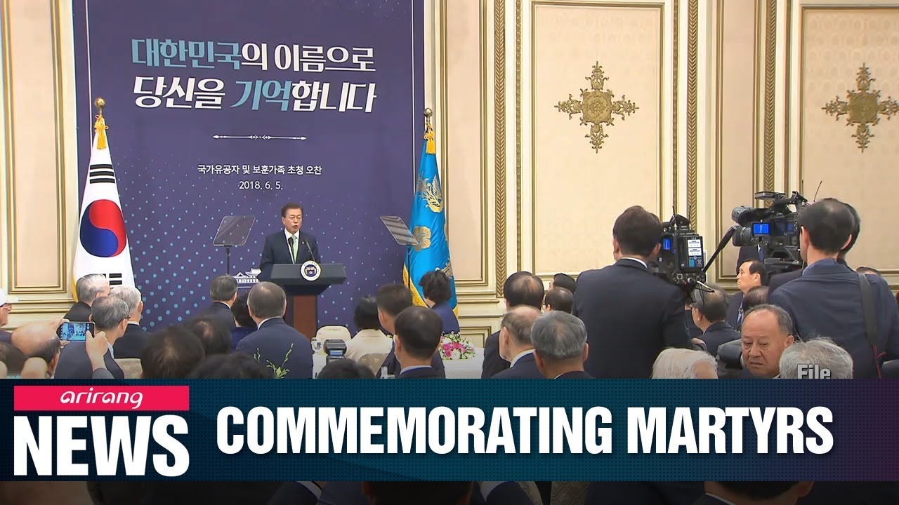 Moon has lunch with family members of patriotic martyrs