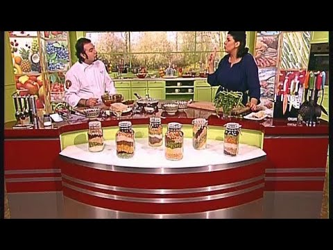 Омлет с бастурмой. Помидорный салат с сыром Чанах