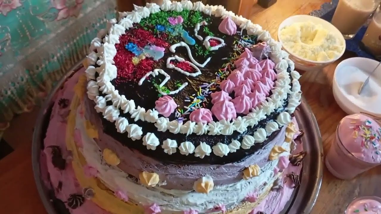 فديو متنوع في الصالون والغرفه وأجواء قعده القهوه السودانية وهدايا من أحد المتابعين 