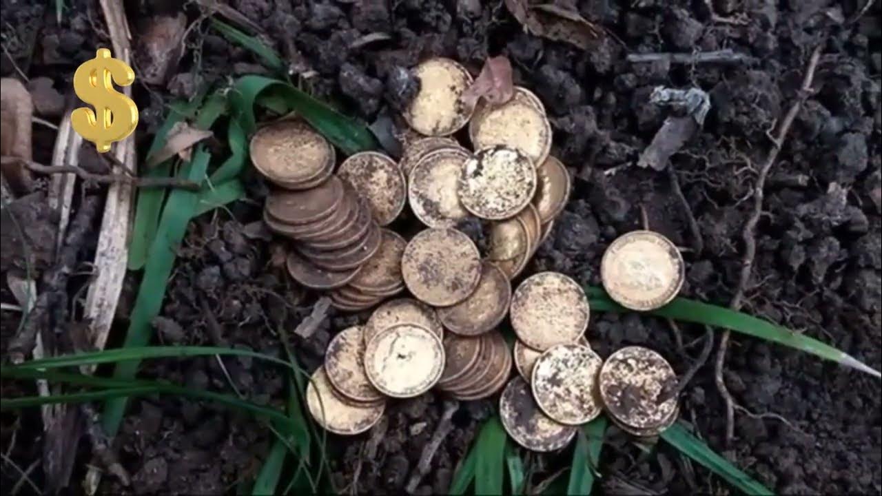 Клад 4 буквы. Горшочек с монетами. Клад 4 буквы. Находки кладов золота. Клад в море.