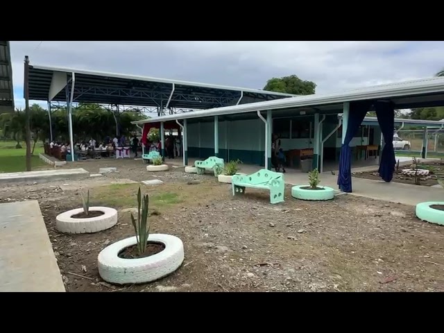 Watch Infraestructura de la Escuela de Yolillal on YouTube.