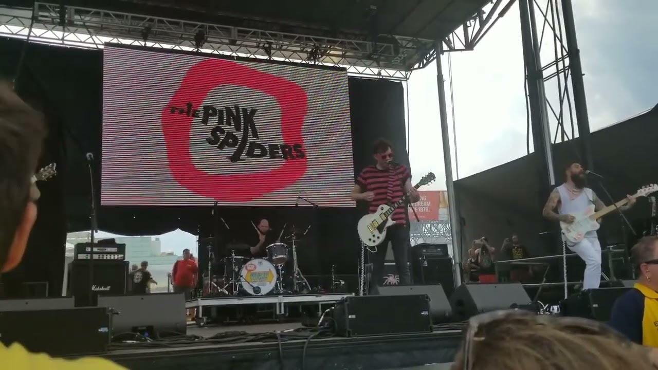Pink Spiders - Little Razorblade (warped Tour 2019)