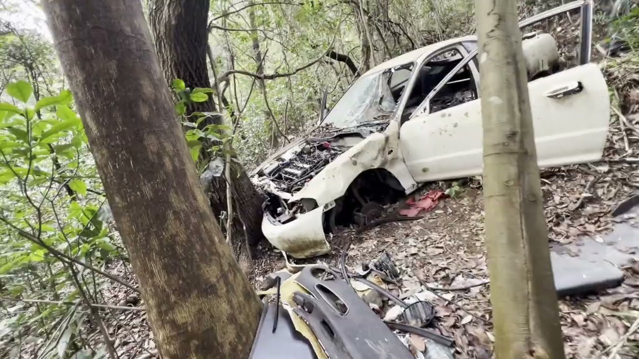 Vehicles abandoned on Mount Tsukuba parts missing - YouTube