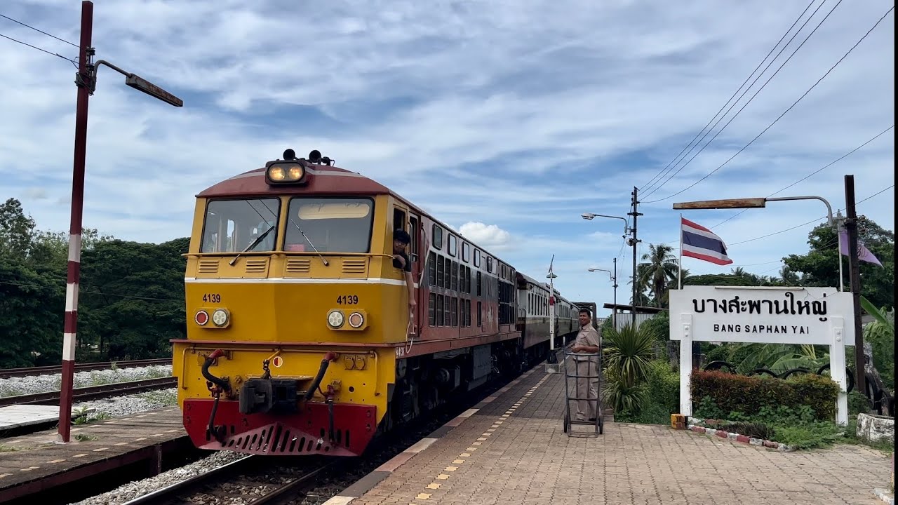 นั่งรถไฟจากสถานีรถไฟบางสะพานใหญ่ - สถานีรถไฟปะทิว โดยรถไฟขบวนรถธรรมดาที่ 255 ธนบุรี - หลังสวน