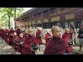 Viendo comer a los monjes en el Monasterio de Amarapura (Myanmar-Birmania)