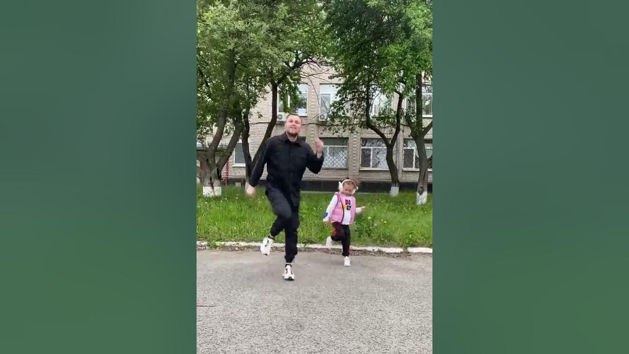 федерико феллини танец. федерико феллини кадры из клипа. танец под песню федерико феллини. федерико феллини танец. танцыпод федерико фиолини.