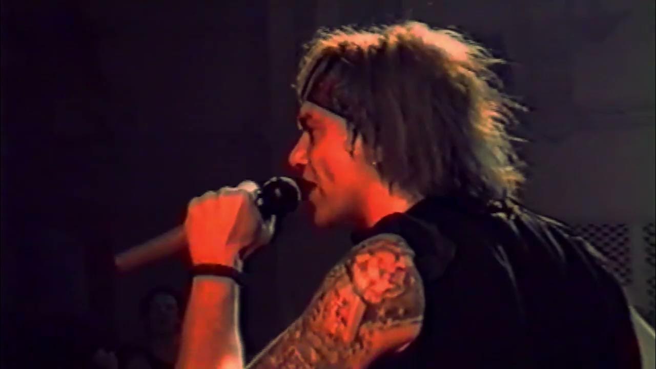 Алиса красное на черном клип. Алиса красное слушать. Алиса красное слушать. Красное на чёрном алиса текст. Красное на чёрном алиса.