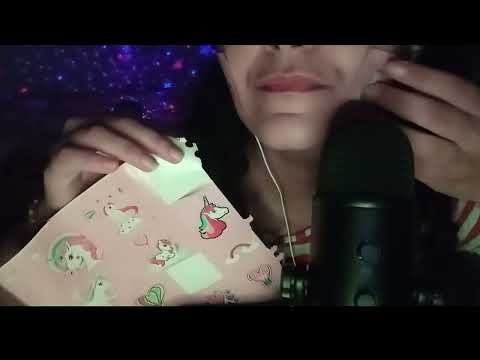 ASMR COLANDO FIGURINHA EM VOCÊ