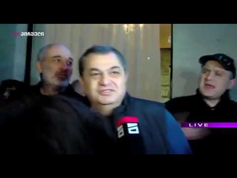 დავით ბერძენიშვილს პირდაპირ ეთერში ფიზიკური და სიტყვიერი შეურაცხყოფა მიაყენეს