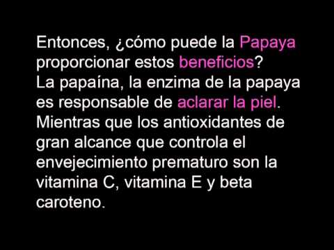 La crema para el peeling a la pigmentación sobre la persona