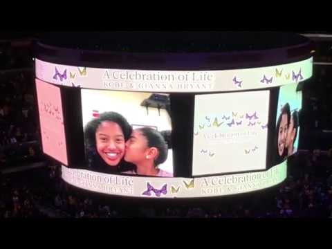 Video: Pocta Vanessa Bryant Kobe Bryant A Dcera Ve Staples Center