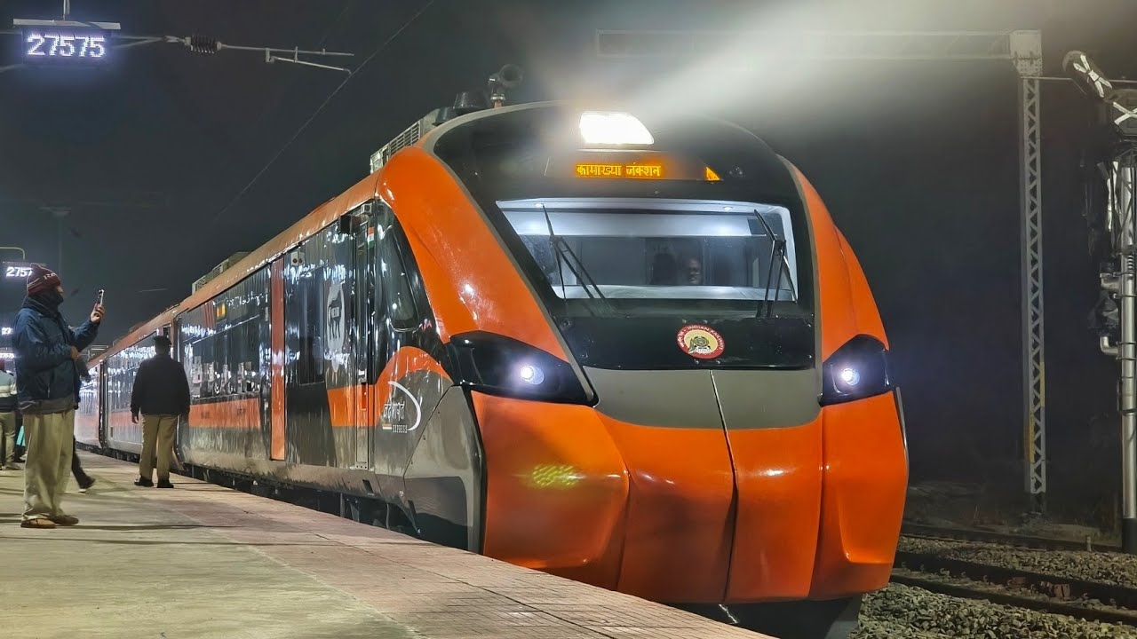 Dangerous Speedy Night Trains Actions: Vande Bharat+WAP-7+WAP-4 LHB & ICF Trains | Indian Railways