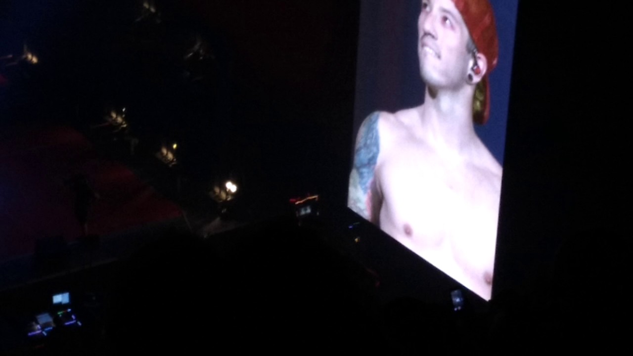 Josh Dun drumming on top of crowd // Twenty One Pilots Emotional