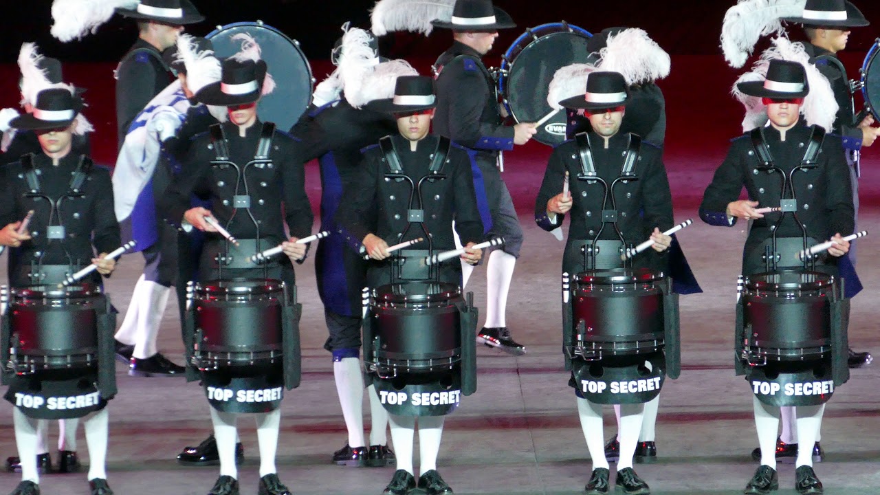 at lege Saml op Mauve Basel Tattoo 2018 Top Secret Drum Corps P1760314 - YouTube