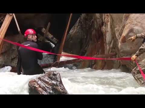 თუშეთში სატვირთო ავტომობილი წყლიდან ამოიყვანეს, ერთ დაკარგულს ამ დრომდე ეძებენ