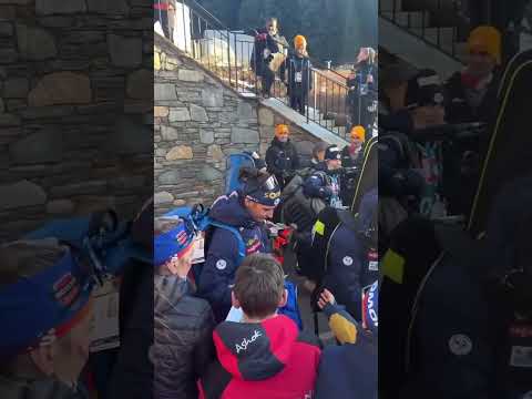 😁 Bain de foule pour Julia Simon et Lou Jeanmonnot #biathlon #biathlonfamily