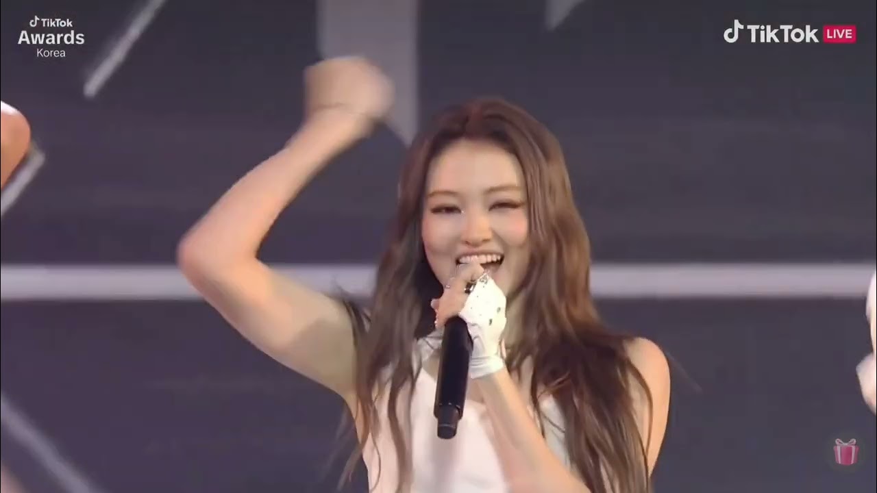 미야오(meovv) - 'intro + hands up + burning up' @tiktok awards2025 틱톡어워즈 251025
