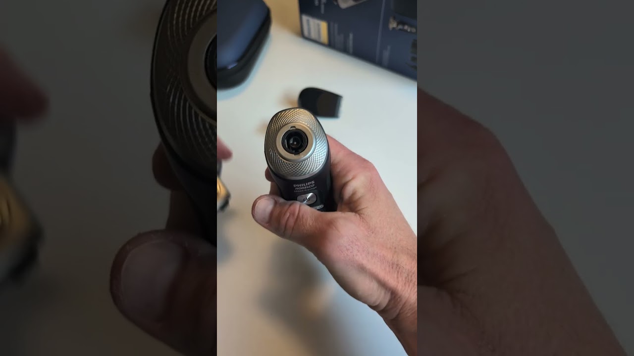 Remove the Head of the S9000 Prestige Shaver - YouTube