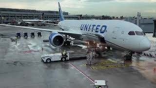United Airlines UA2 | Singapore to San Francisco (SIN-SFO) | Boeing 787-9