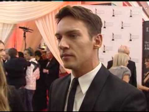 Jonathan Rhys Meyers - Josh Hartnett - Colin Farrell and more on IFTA 2010 von YouTube · Dauer: 5 Minuten 5 Sekunden Jonathan Rhys Meyers - Josh Hartnett - Colin Farrell and more on IFTA 2010 von YouTube · Dauer: 5 Minuten 5 Sekunden
