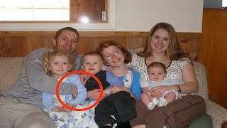 Family takes photo wife files for divorce after seeing this detail.